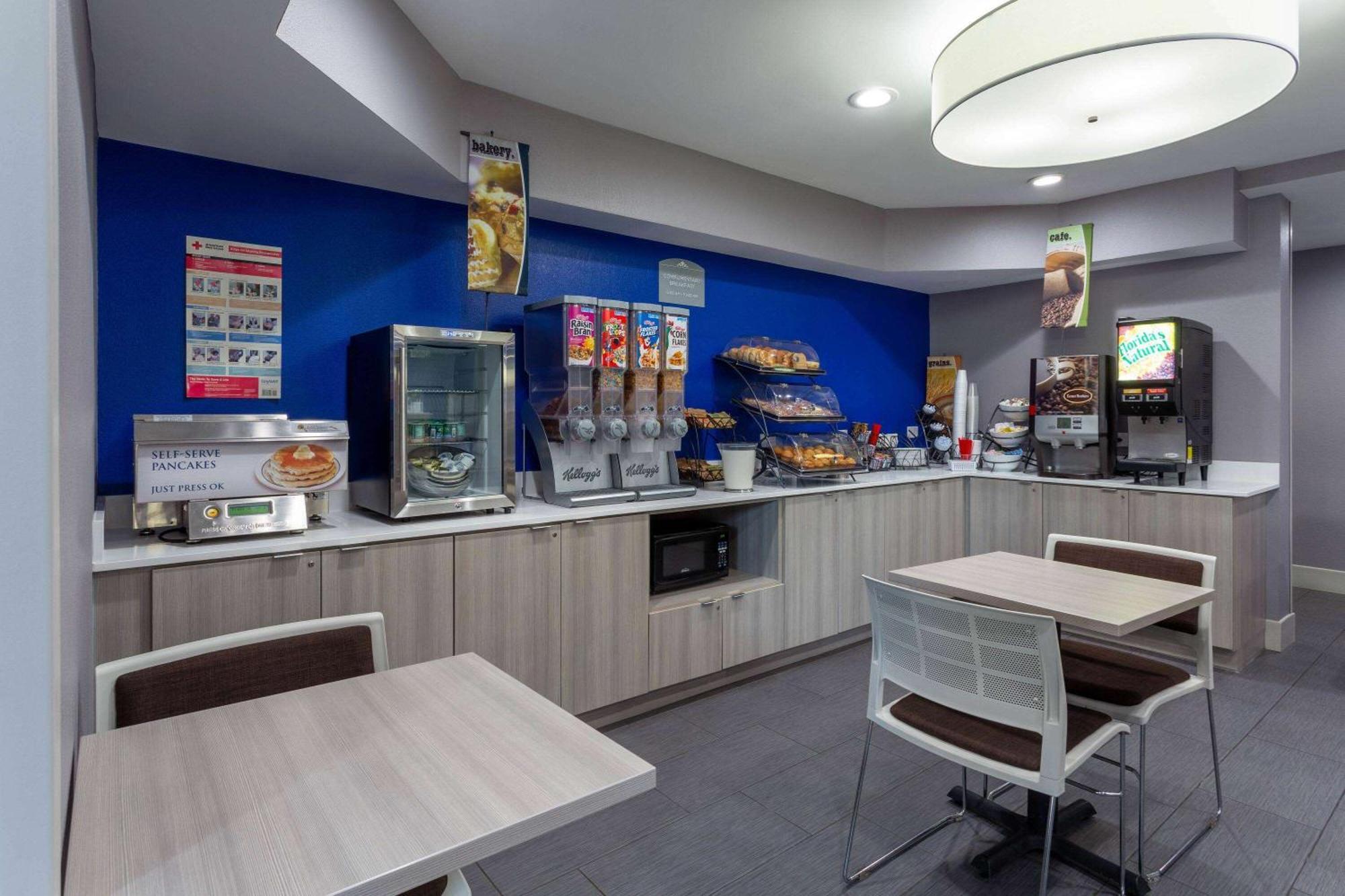 Microtel Inn & Suites By Wyndham Bethel/Danbury Eksteriør bilde